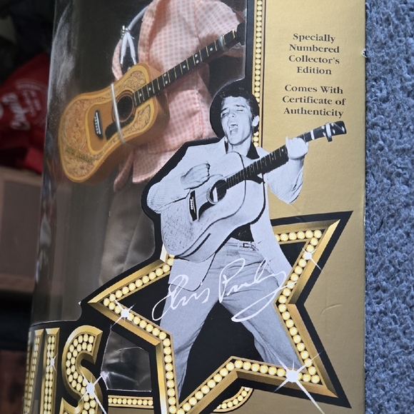 Elvis Presley Collectible Teen Idol Figure with Guitar 1993 - Picture 2 of 5